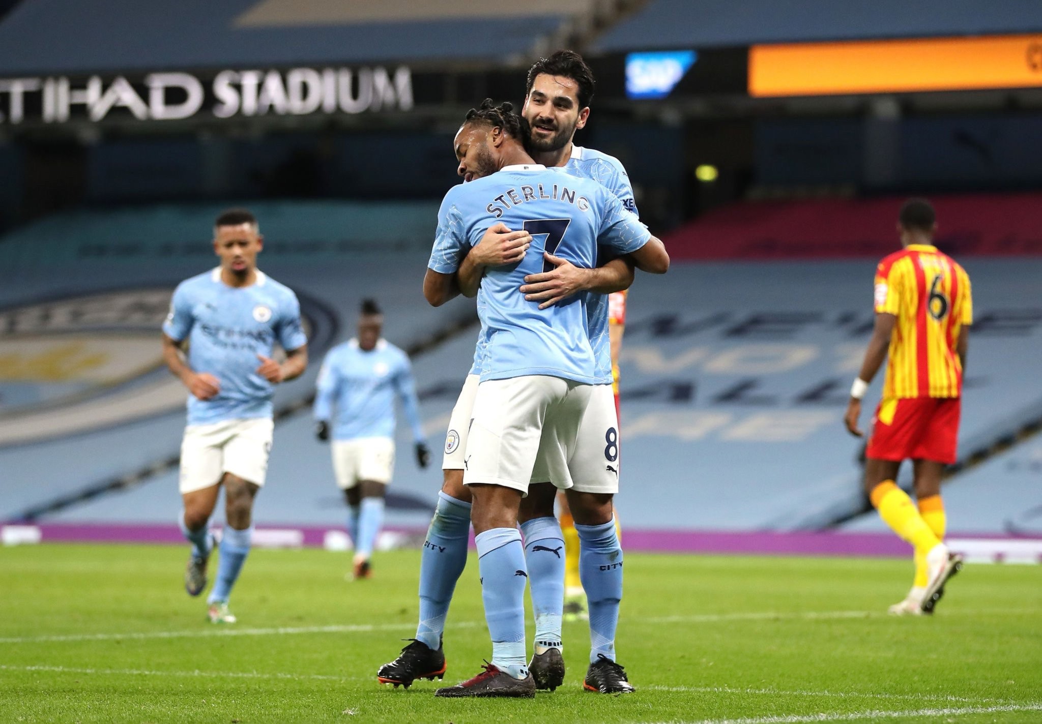 德天空報道：多特蒙德與施洛特貝克討論續約事宜，計劃將其列為高薪球員.